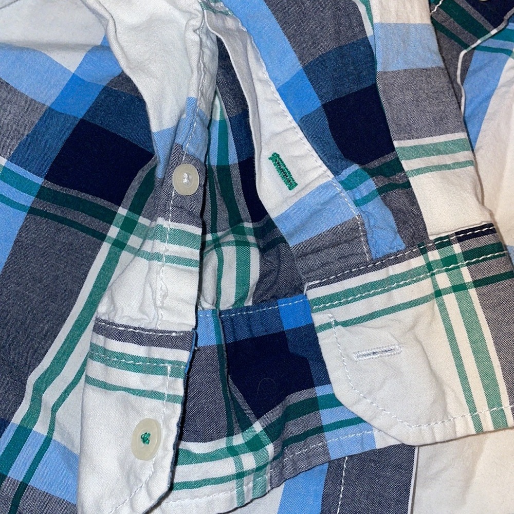 Large button down - Picture 3 of 3